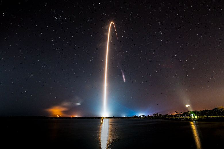 SpaceX совершила 260-й повторный запуск Falcon 9. Фанаты считают ракеты компании безопаснее, чем самолёты Boeing